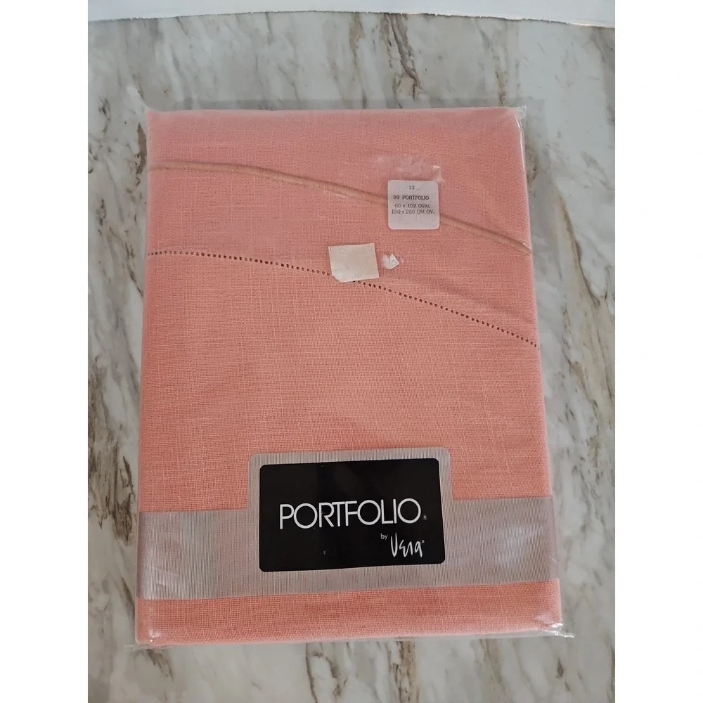 1984 VERA Portfolio Oval Tablecloth PEACH Eyelets 60